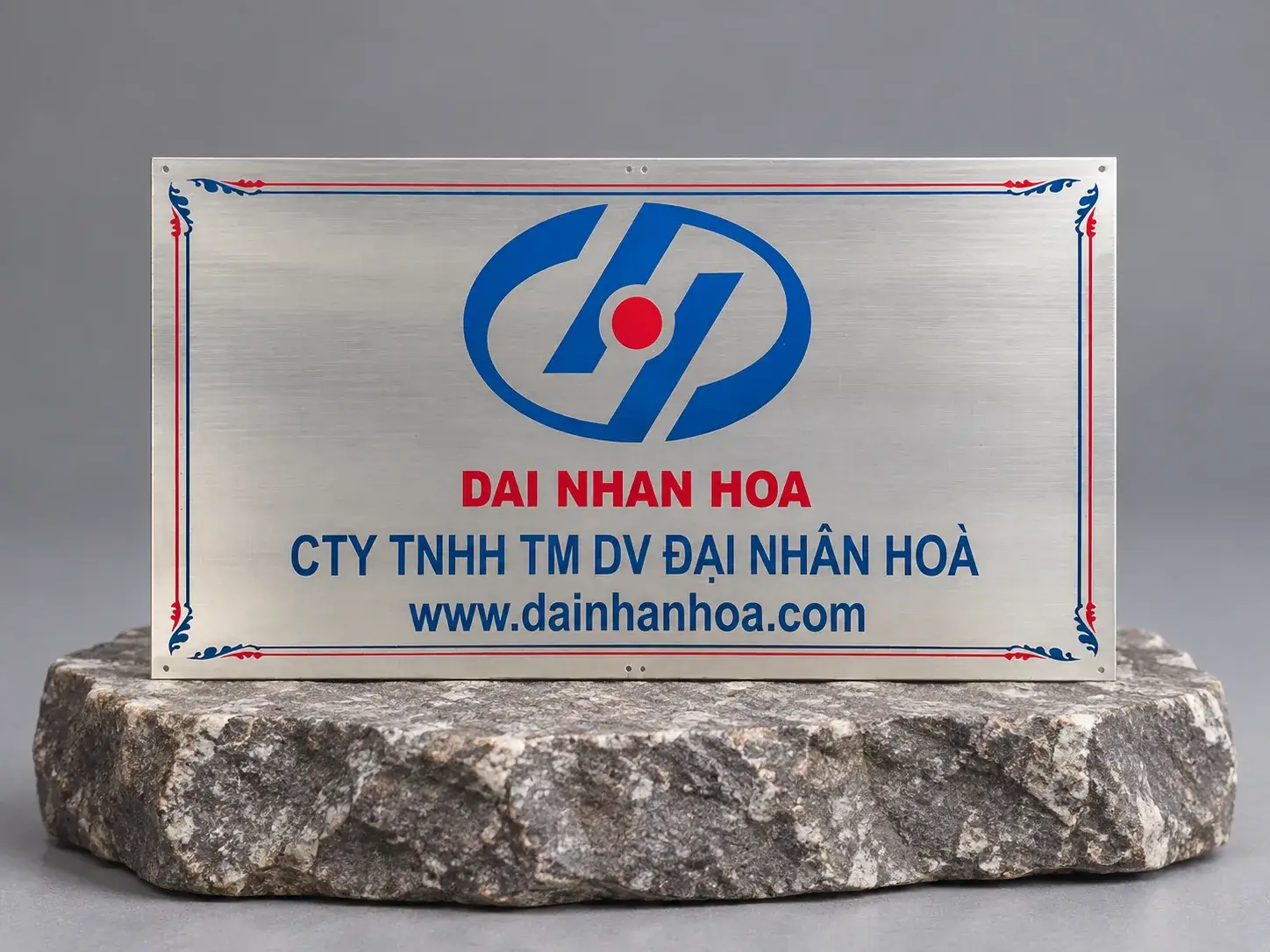 Tem inox giá rẻ có tốt không? Những yếu tố quyết định chi phí